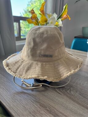 Jacquemus Tan Canvas Bucket Hat with White Interior